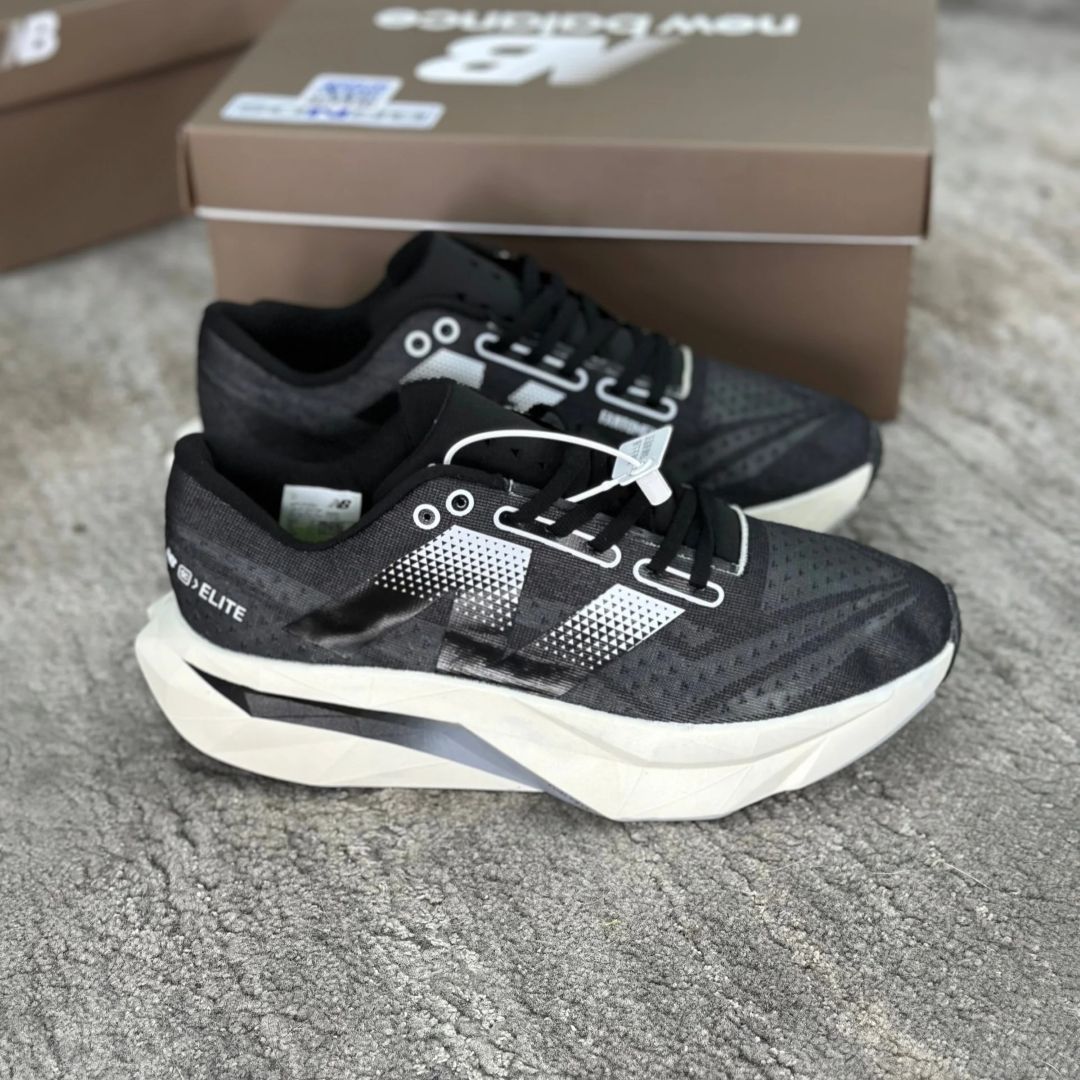 New Balance Elite V4